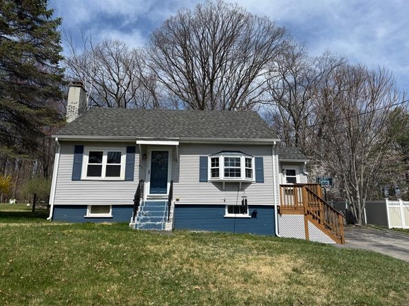 43 Manor Rd, Shrewsbury MA 01545