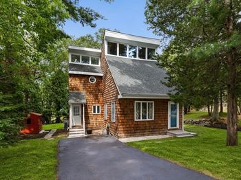 18 Greenwood St