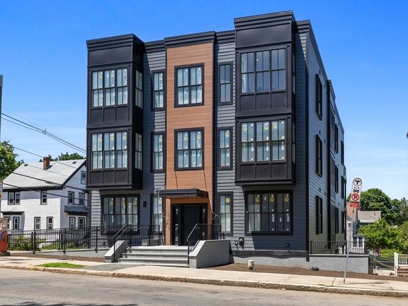 4471 Washington St 8, Boston MA 02131