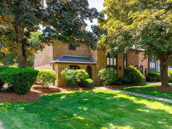 11 Cobblestone Ln 11, Worcester MA 01606