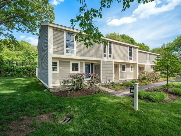 11 Oak St 45, Wellesley MA 02482