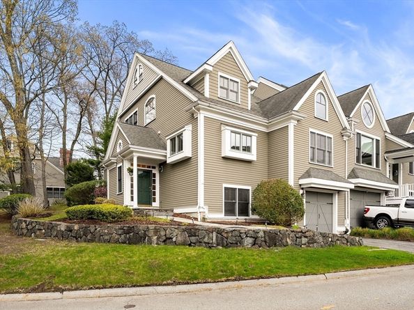127 Johnson Woods Dr 127, Reading MA 01867