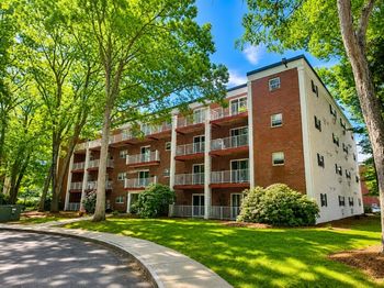 55 Greentree Ln