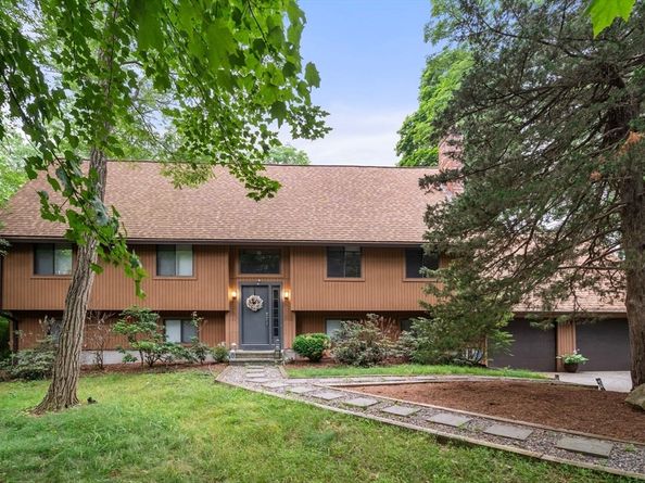 34 Parker Rd, Framingham MA 01702