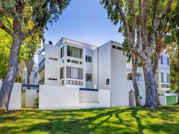 1033 Shell Boulevard