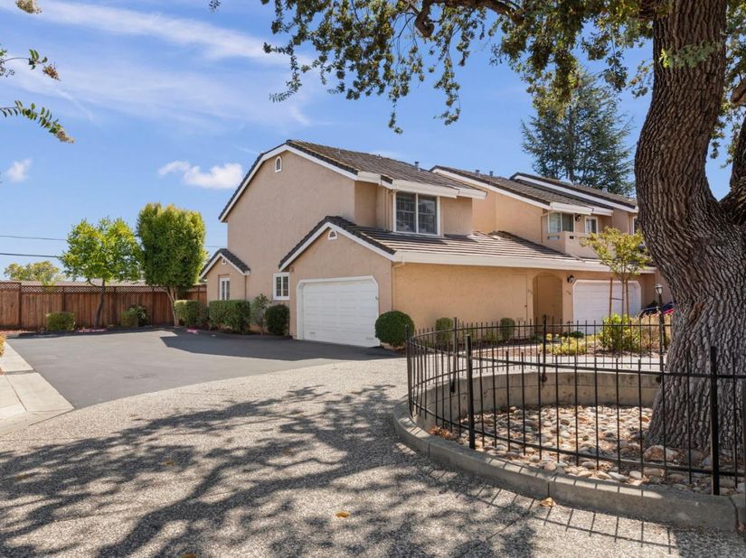 171 Redding Road, Campbell CA 95008