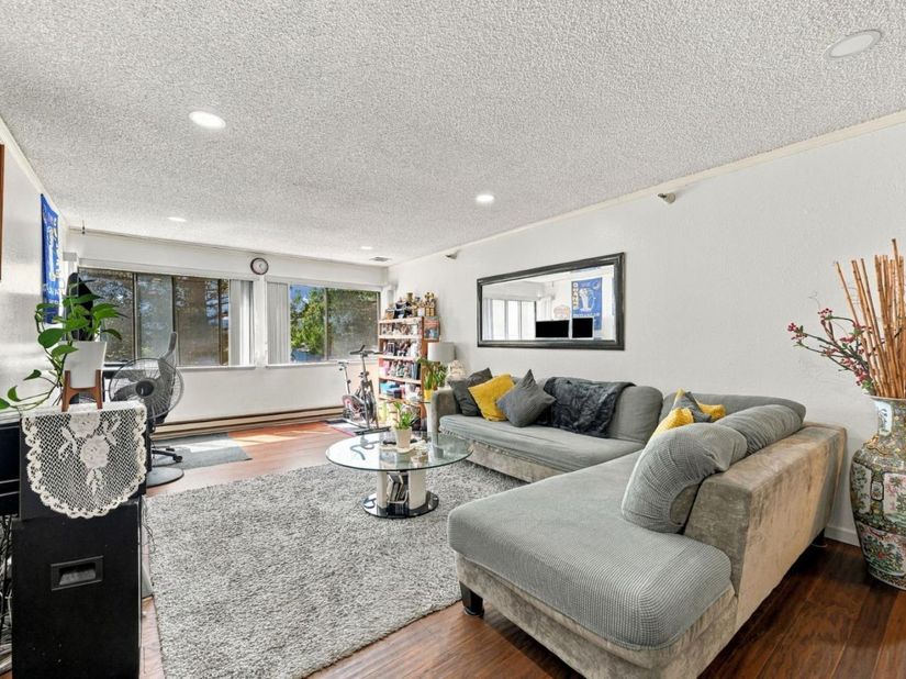240 N Bayshore Boulevard 307, San Mateo CA 94401