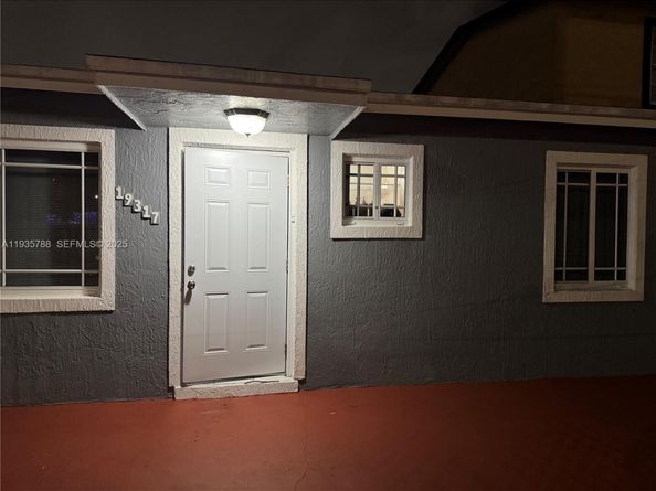 19317 NW 47th Ave 19137, Miami Gardens FL 33055