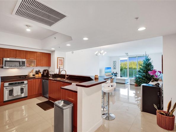 14951 Royal Oaks Ln 401, North Miami FL 33181