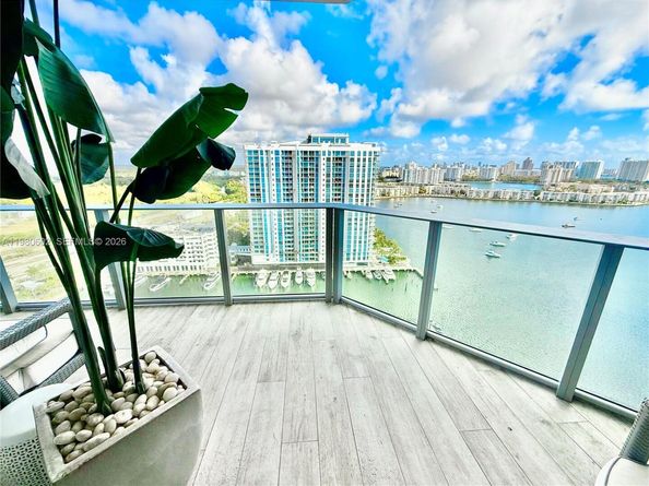 17111 Biscayne Blvd 2305, North Miami Beach FL 33160