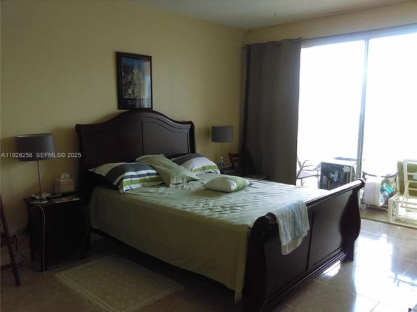 1801 S Ocean Dr PH33, Hallandale Beach FL 33009