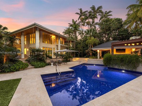 7150 W Lago Dr, Coral Gables FL 33143