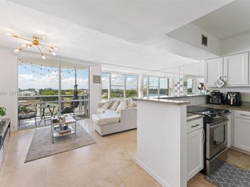 900 Bay Dr