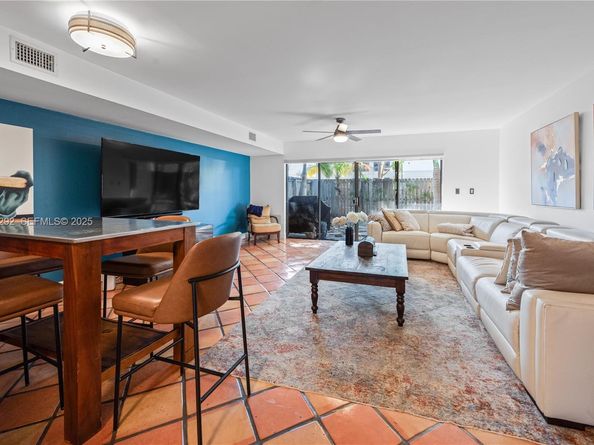 7890 SW 86th St 10, Miami FL 33143