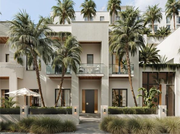 1265 SW 22nd St TH2, Miami FL 33145