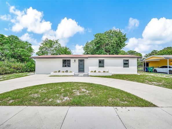 19301 NW 52nd Ave, Miami Gardens FL 33055