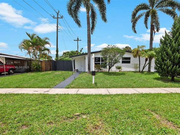 3711 SW 58th Ave, Davie FL 33314