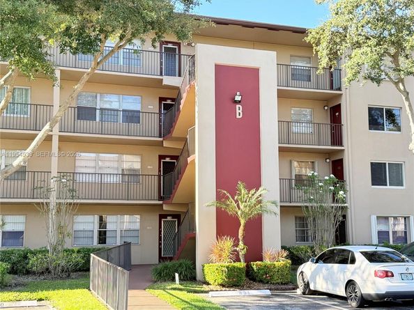 850 SW 133rd Ter 416B, Pembroke Pines FL 33027