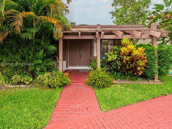 429 Leslie Dr 429, Hallandale Beach FL 33009