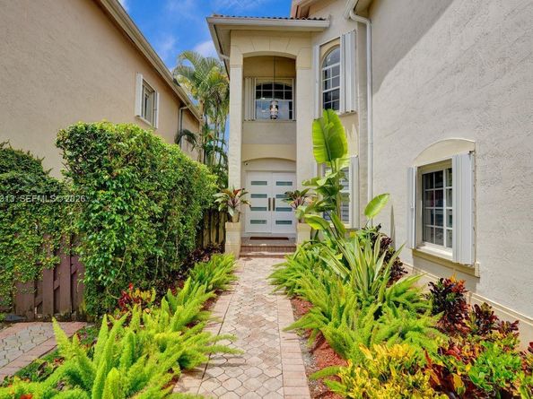 11008 NW 73rd St, Doral FL 33178