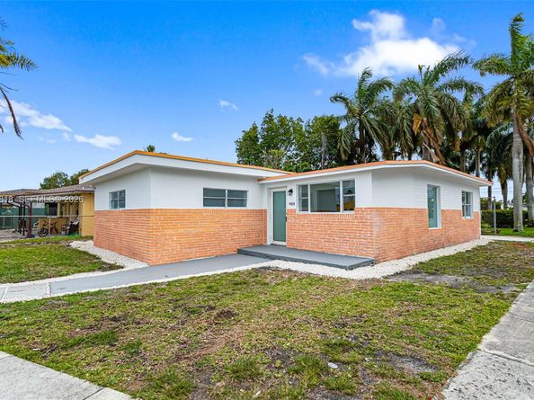 988 NW 10th St, Hallandale Beach FL 33009