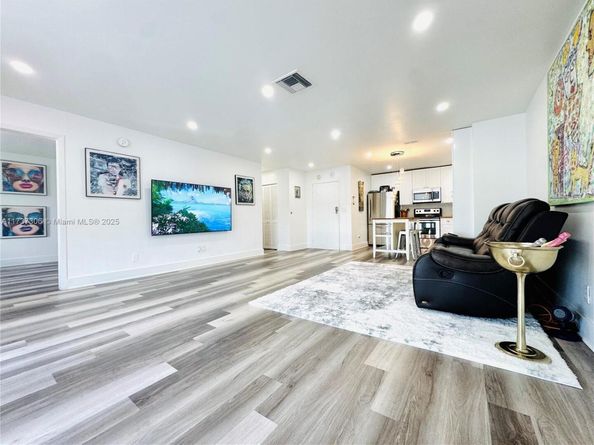 13499 Biscayne Blvd PH1705, North Miami FL 33181