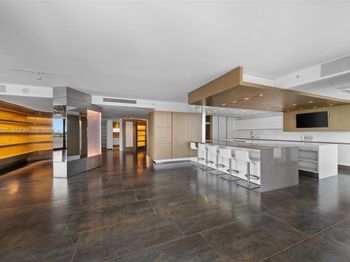 9999 Collins Ave