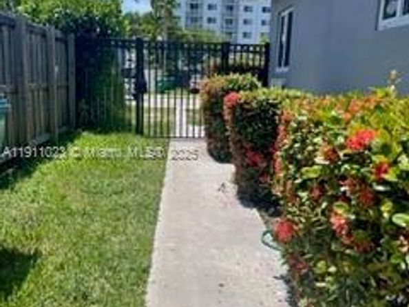 1283 NE 109th St, Miami FL 33161