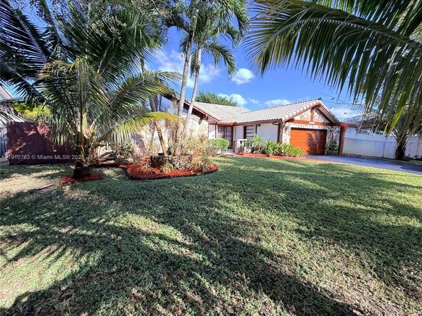 10949 NW 1st Mnr, Coral Springs FL 33071