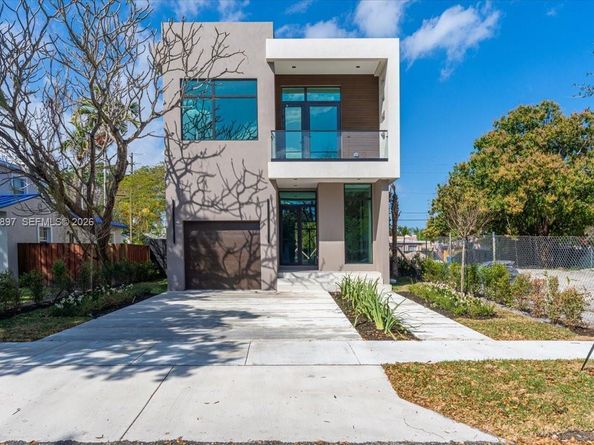 1637 Monroe St, Hollywood FL 33020