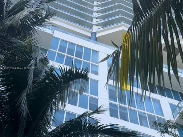 185 SW 7 St 1802, Miami FL 33130