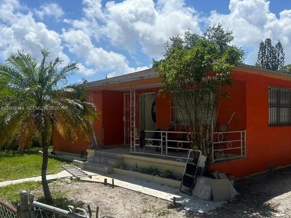 1118 NW 47th St, Miami FL 33127