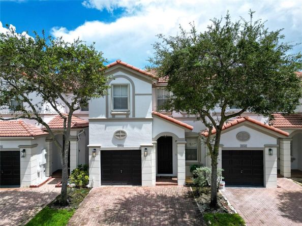 8069 NW 108th Pl, Doral FL 33178