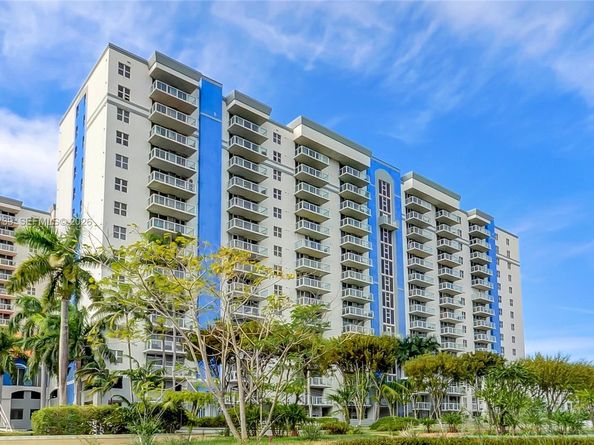 5077 NW 7th St TS7, Miami FL 33126