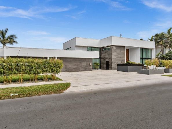 19801 NE 23rd Ave, Miami FL 33180