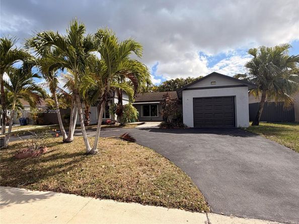 6080 NW 199th St, Hialeah FL 33015