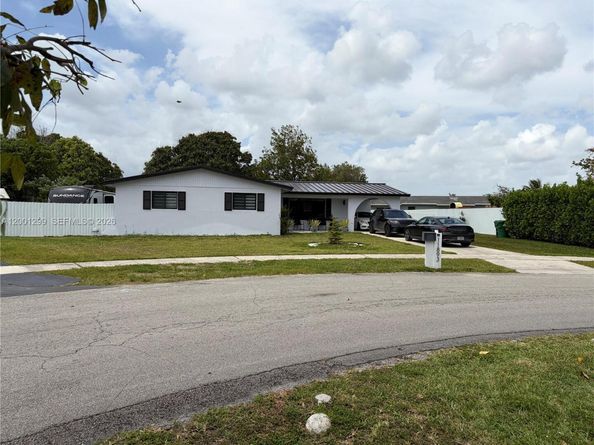 11893 SW 197th St, Miami FL 33177