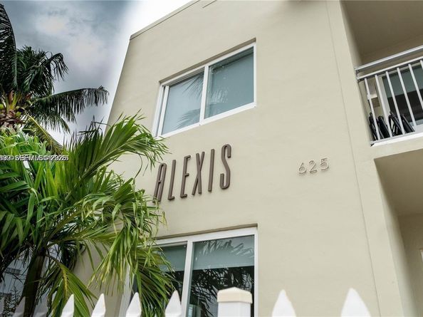 625 77th St, Miami Beach FL 33141