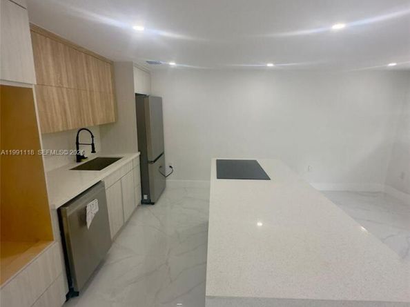 2110 NW 43rd St, Miami FL 33142