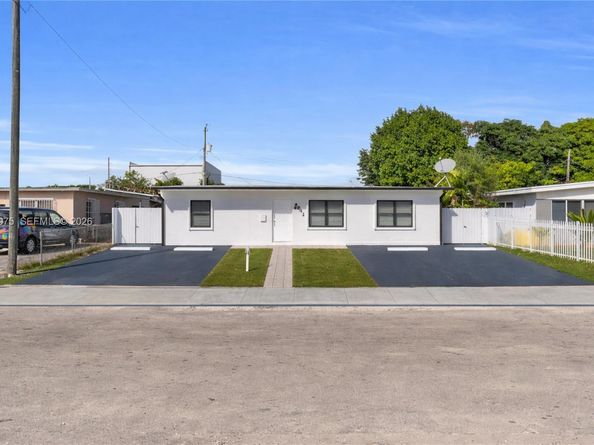 841 E 15th Pl, Hialeah FL 33010