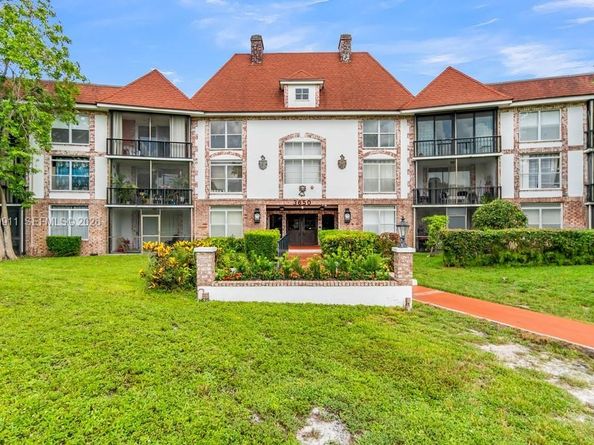 3650 Inverrary Dr 3A, Lauderhill FL 33319