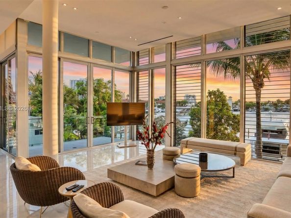 3750 Yacht Club Dr TH1, Aventura FL 33180