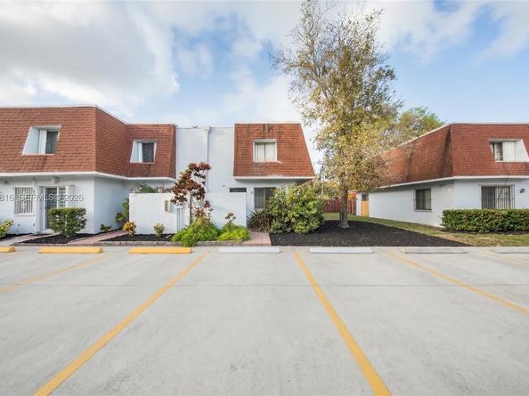 10710 NW 7th St 11B, Miami FL 33172