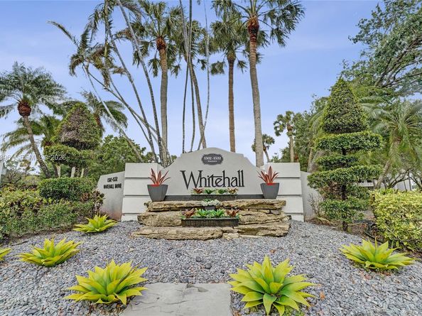 1530 Whitehall Dr 302, Davie FL 33324