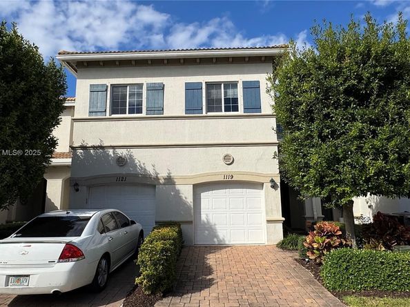 1121 Vermilion Dr, West Palm Beach FL 33461