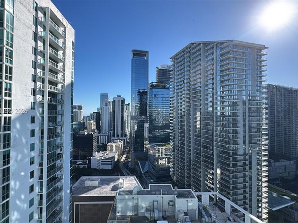 41 SE 5th St 2004, Miami FL 33131