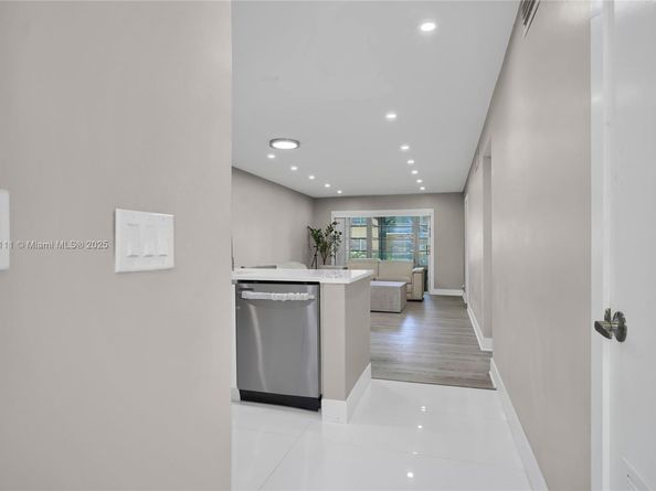 100 Ashbury Rd 103, Hollywood FL 33024