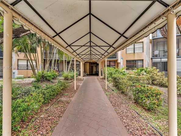 3800 N Hills Dr 312, Hollywood FL 33021