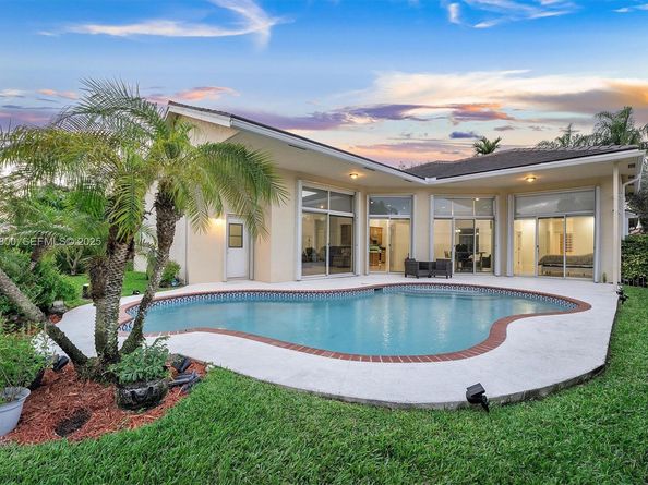 2667 Palmer Pl, Weston FL 33332