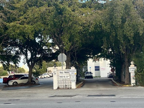 16465 NE 22nd Ave 514, North Miami Beach FL 33160